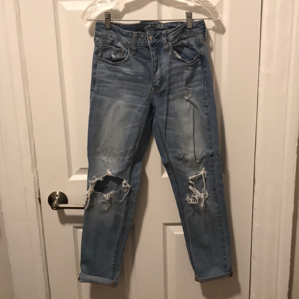 American Eagle Light Wash Tomgirl Jeans